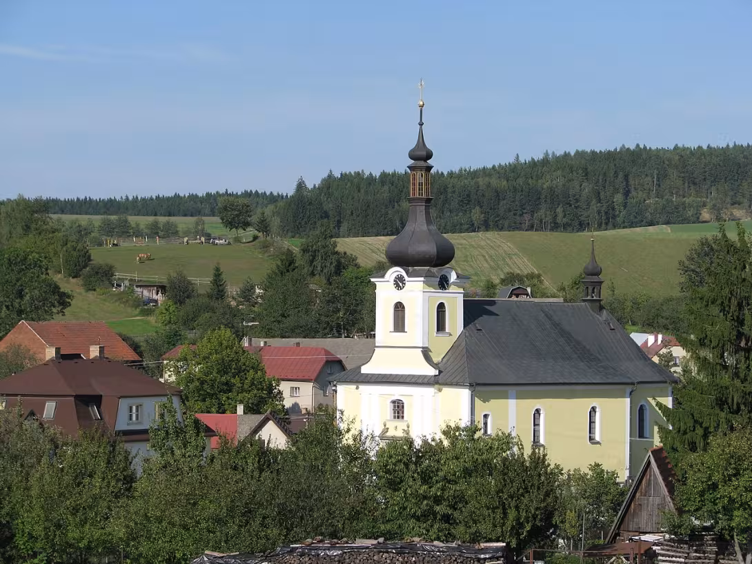 Dnešní pohled – kostel svatého Václava (Radešínská Svratka)