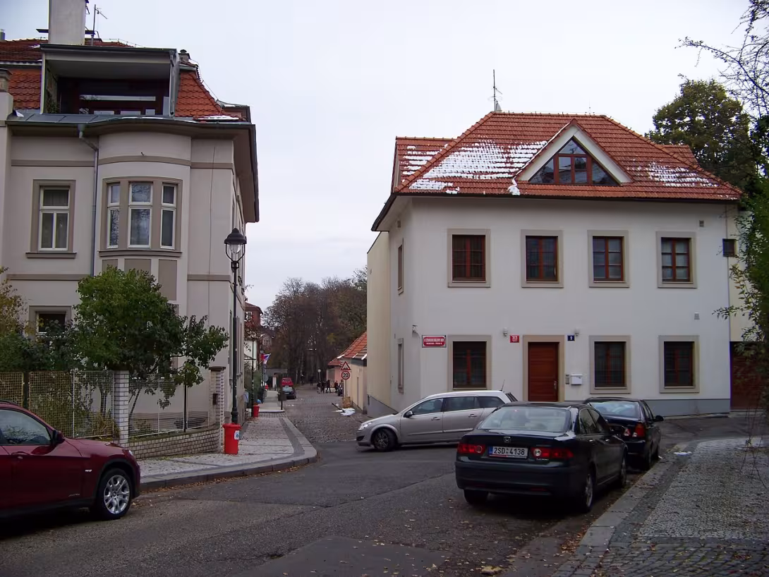 Dnešní pohled – U letohrádku královny Anny