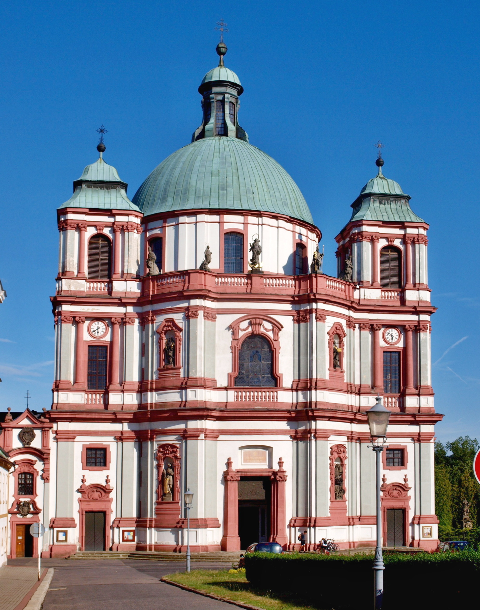 
<span>Bazilika svatého Vavřince a svaté Zdislavy</span>

