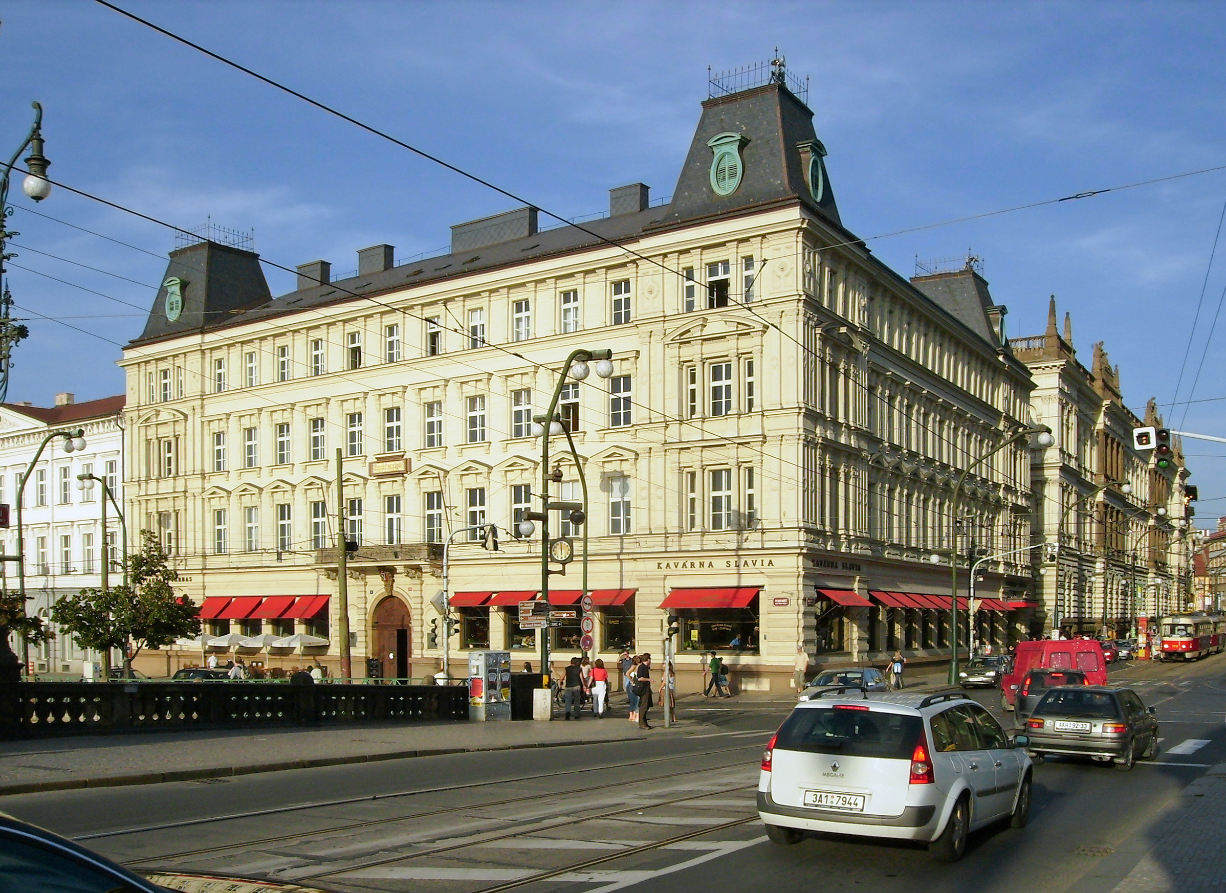 
<span>Akademie múzických umění v Praze</span>
