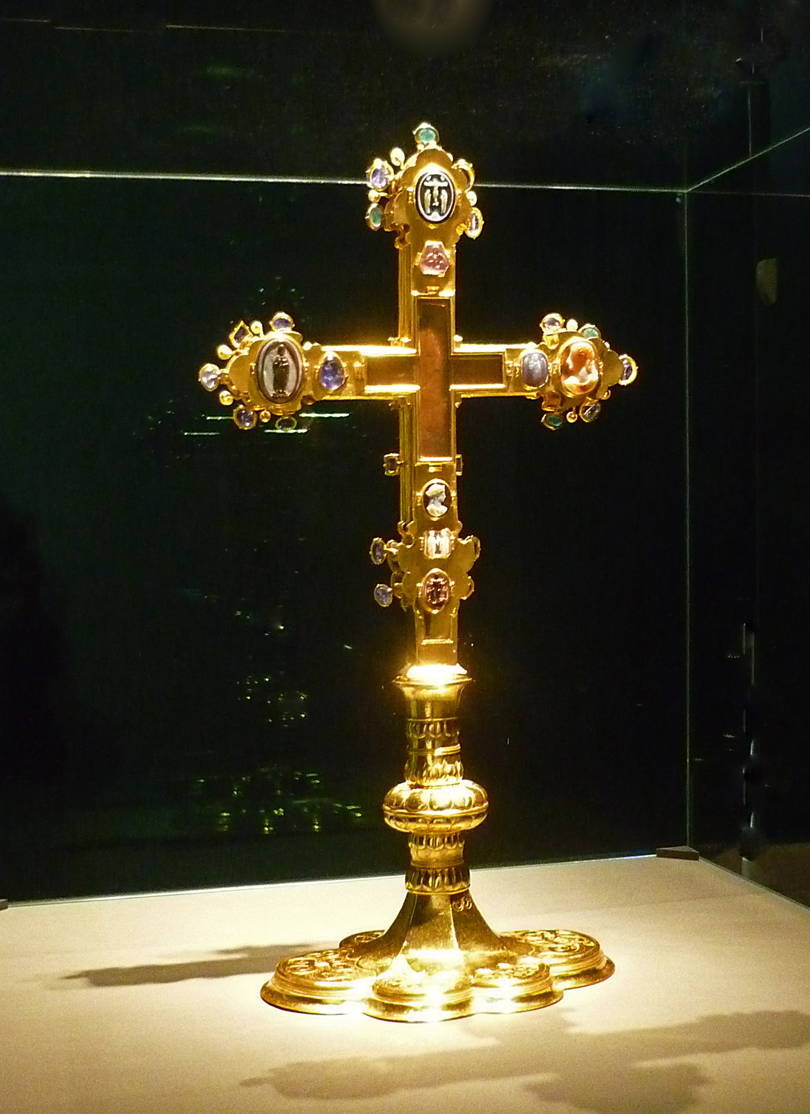 
<span>Korunovační kříž</span>
