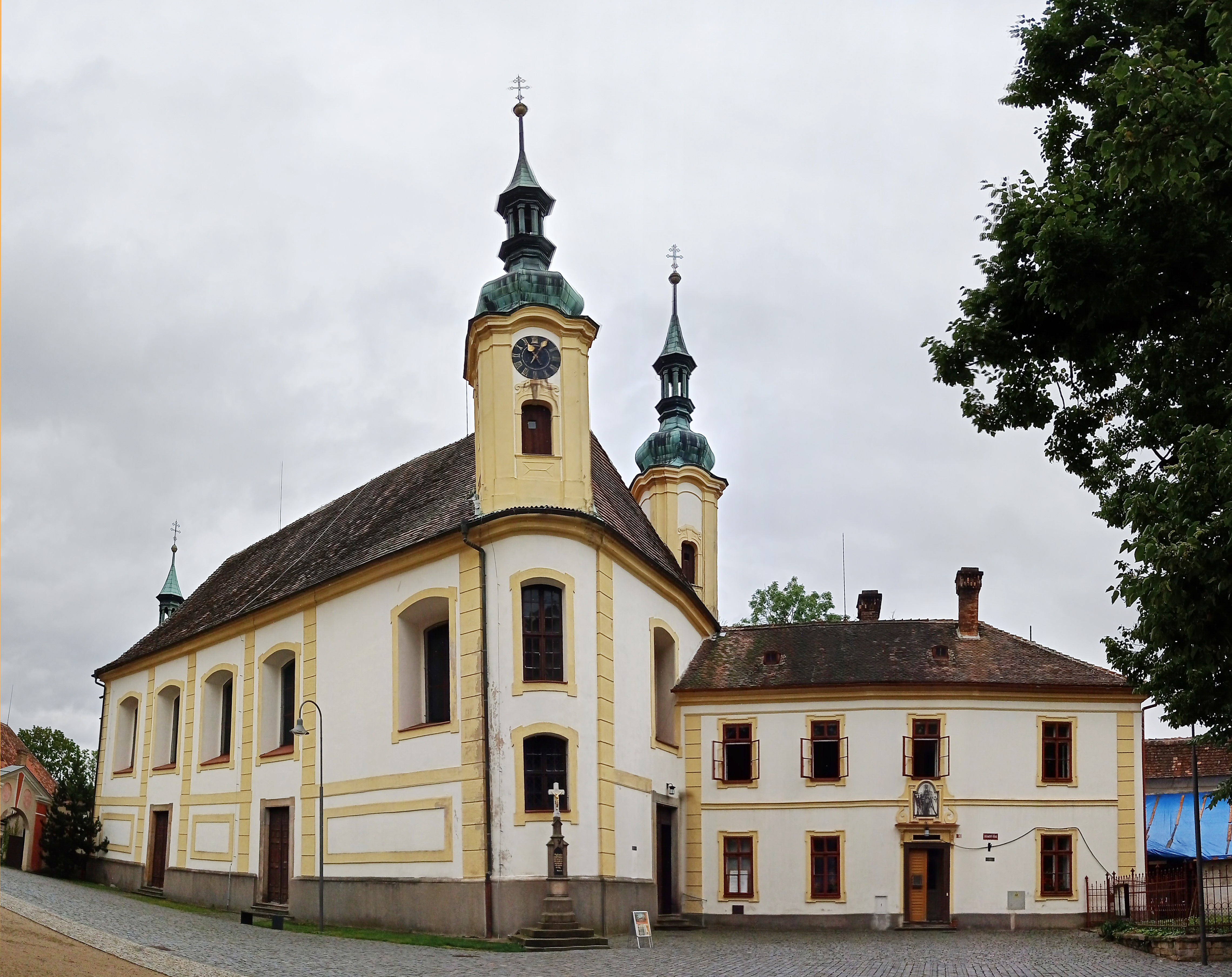 
<span>Kostel Nejsvětější Trojice (Opočno)</span>
